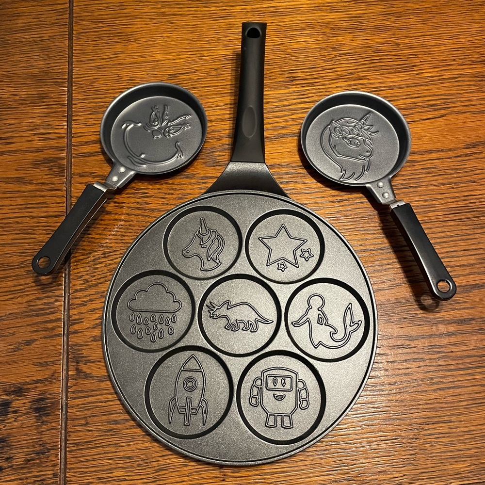 Character Mold Nonstick Pancake Pan Set - Black